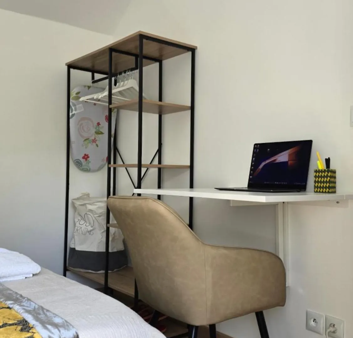 La Rose Blanche Apartment Massy  France